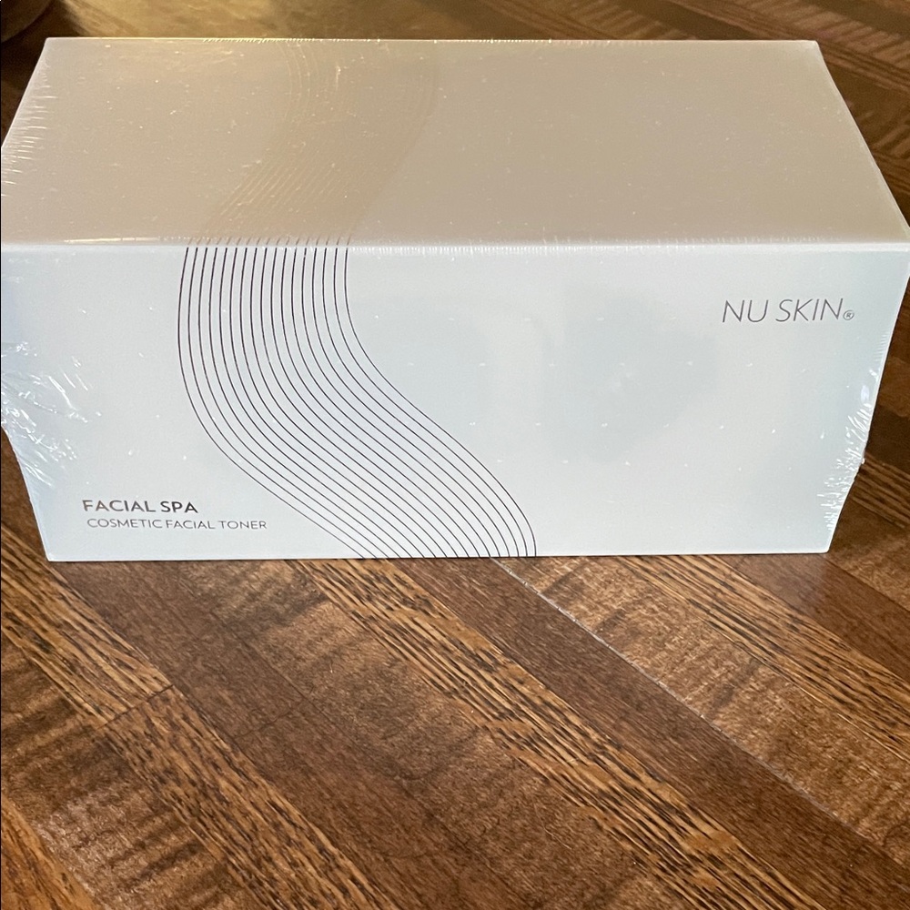 Nu Skin Facial Spa Cosmetic Toner - White